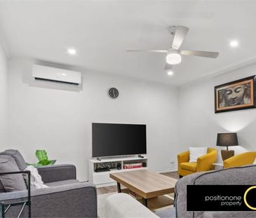 Fully Furnished Family Home with a Pool - Photo 3