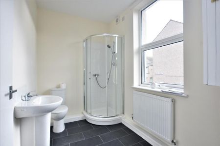 3 bedroom terraced house to rent - Photo 3