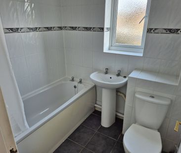 Two Bedroom House in The Glades - Photo 5