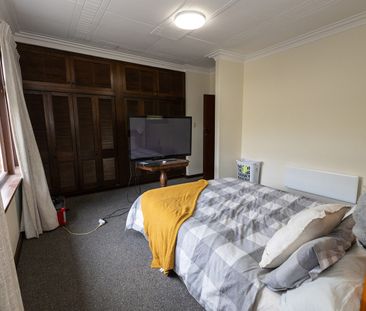 Spacious Home with Modern Comforts - Photo 4