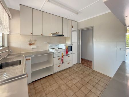 21 Place Avenue, Sarina - Photo 5