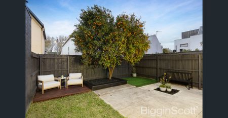 Beautifully Presented and Cosy Three Bedroom Cottage - Photo 5