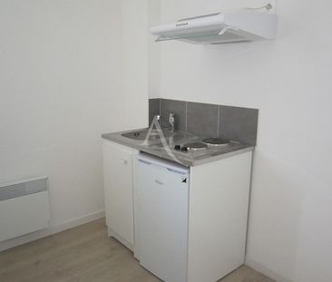 Location Appartement 2 pièces 40m² FONTENAY LE COMTE 85200 - Photo 2