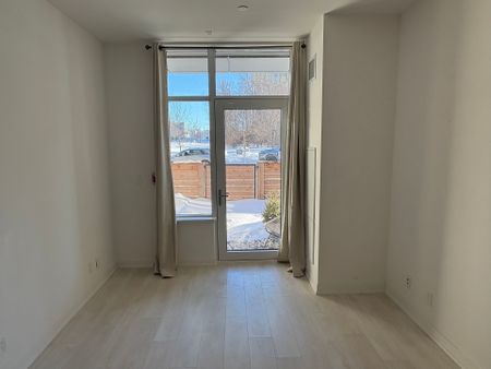 For Lease - 8 Beverley Glen Boulevard Unit# D112, Vaughan, Ontario - Photo 2