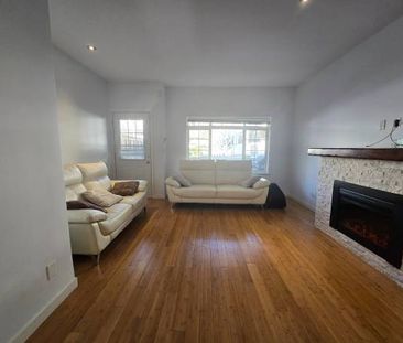 3bed & 2.5 bath townhouse- 1291sqft2 - Photo 2