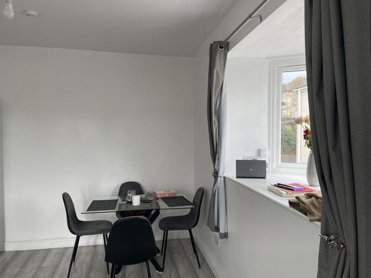 One Bedroom Flat with Beautiful Sea Views to let in Weston Super Mare - Photo 1