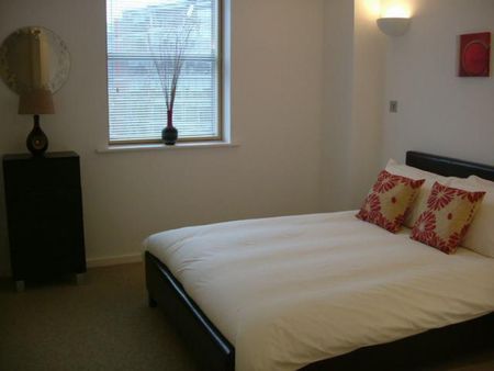 2 bedroom Flat To Let - Photo 2