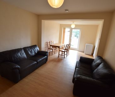 5 bed Semi-Detached - To Let - Photo 3