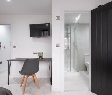 6 bedroom house to rent - Photo 2