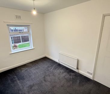 Heatons Bank, Rotherham, Rawmarsh - Photo 3