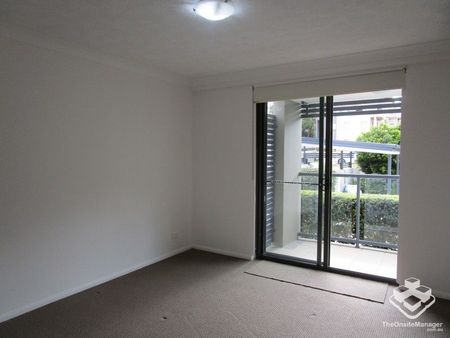 Easy living withing walking distance to beautiful Coolangatta - Photo 5