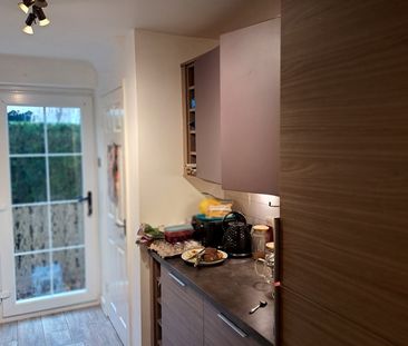 2 Bed Flat, Scott Hall Road, LS17 - Photo 5