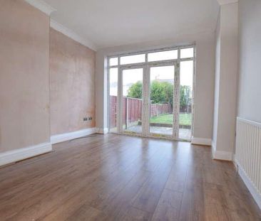 Waltham Avenue, Blackpool, FY4 - Photo 2