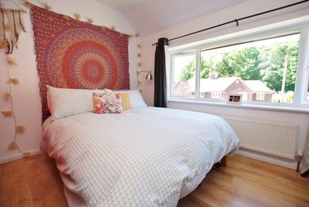 4 bedroom semi-detached house to rent - Photo 5