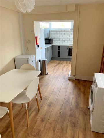 5 bedroom terraced house to rent - Photo 3