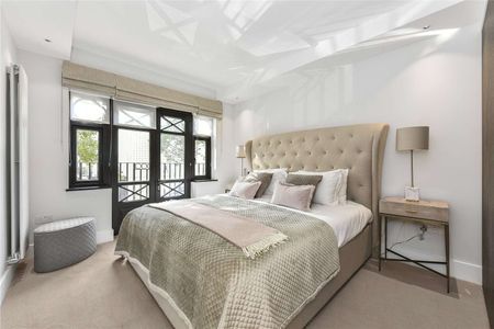 Two bedroom apartment in a portered building, moments from Regents Park and Primrose Hill. - Photo 3