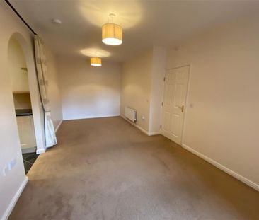 2 bedroom Flat To Let - Photo 4