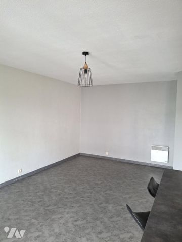 Résidence Les Jardins d'Antan à CUSSET - F2 avec balcon & parking - Photo 2