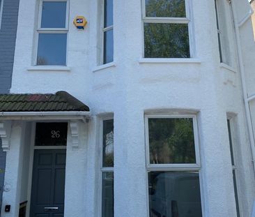 2 Bed Flat, Gap Road, SW19 - Photo 4