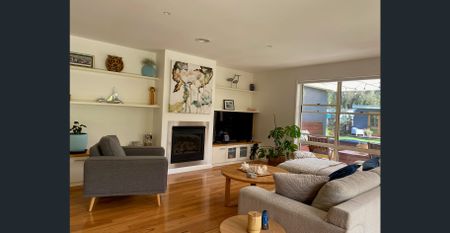 Spacious & Comfortable Family Home in the Heart of Barwon Heads - Photo 3