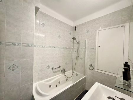 Location Appartement 3 pièces 76m² NICE 06300 - Photo 5