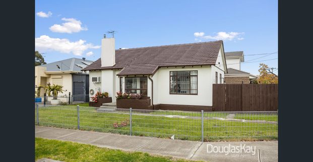 Charming 2-Bedroom Home in Prime Location - Photo 1