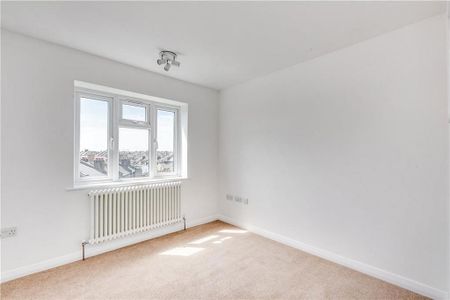 3 bedroom flat to rent - Photo 3