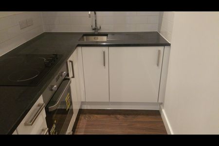 Studio Flat, Imperial Drive, HA2 - Photo 4