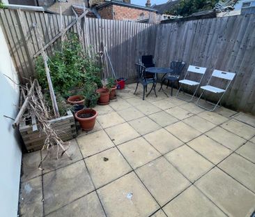 4 bedroom terraced house to rent - Photo 3