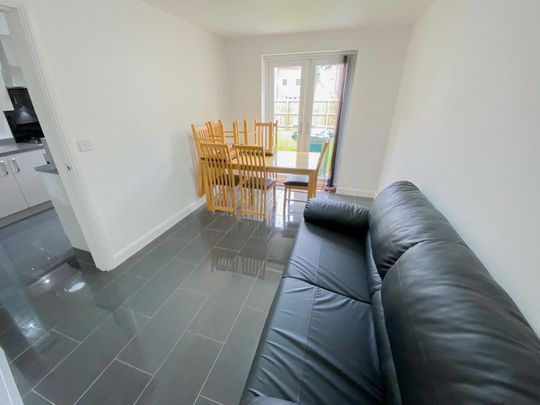 6 bedroom detached house to rent - Photo 1