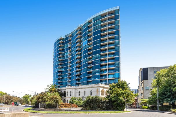 Executive Apartment Opposite Albert Park Lake - Photo 1