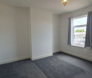 2 bed Terraced - To Let - Photo 4