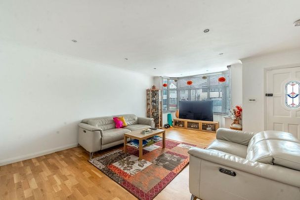 4 bedroom semi-detached house to rent - Photo 1