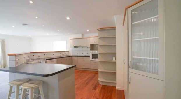 Elegant, Spacious & in Prime Pukekohe Location - Photo 1