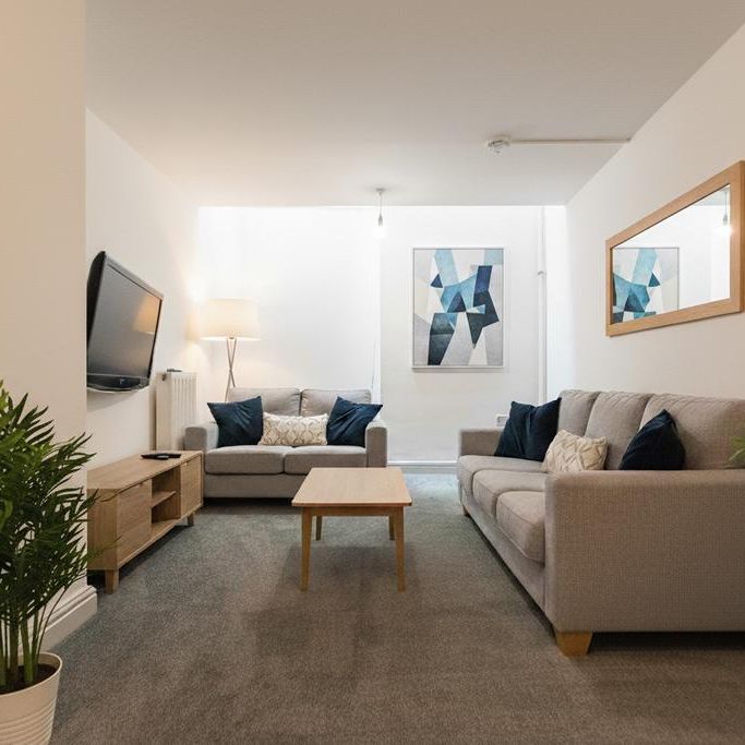 6 bedroom flat to rent - Photo 1