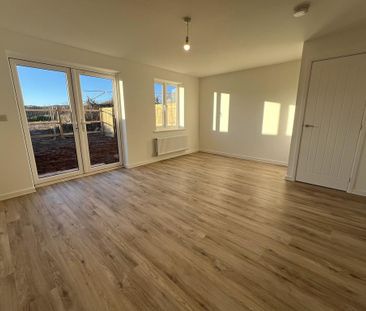 3 bedroom semi-detached house to rent - Photo 1