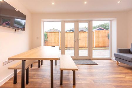 6 bedroom bungalow to rent - Photo 2