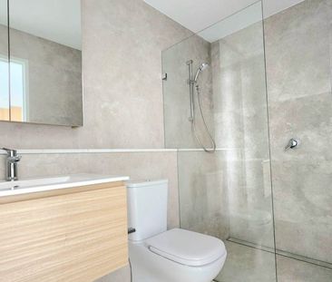 Modern Studio Apartment – Walk to Train Station - Photo 5