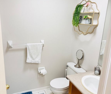 For Lease - 4490 Victory Court, Burlington, Ontario - Photo 6