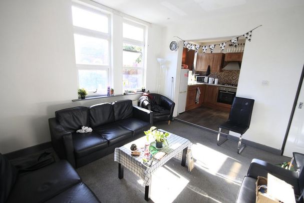 6 bedroom flat to rent - Photo 1