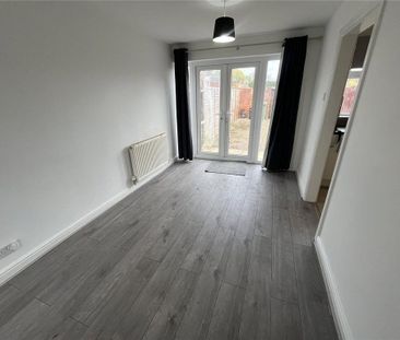 2 bedroom terraced house to rent - Photo 4