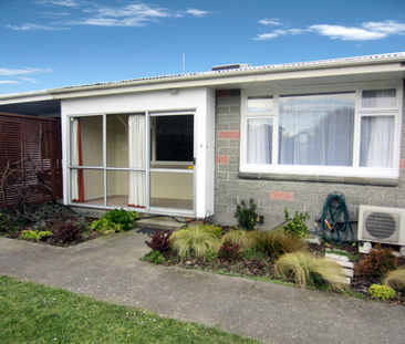 1-Bedroom Flat with Separate Kitchen and Garage - Photo 3