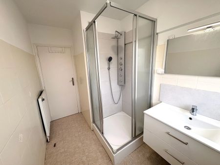 Location Appartement 3 pièces 76m² NICE 06000 - Photo 5