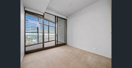 PRIME CBD POSITION WITH VIEWS TO SYDNEY HARBOUR & CITY SKYLINE - TWO BEDROOM EXECUTIVE APARTMENT - Photo 3