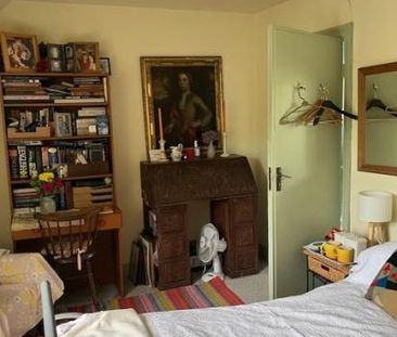 Pretty bedroom in artistic flat - Photo 1