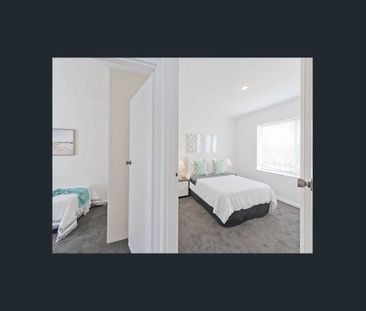 Upstairs unit in fabulous location! - Photo 5