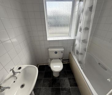 4 bedroom terraced house to rent - Photo 3