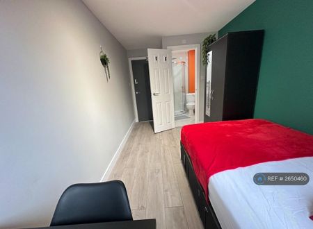 1 bedroom in a house share to rent - Photo 3