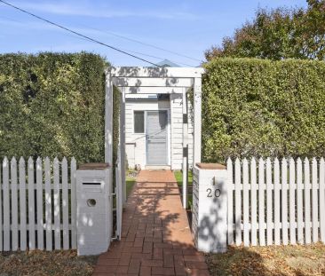 2 bedroom cottage in Queanbeyan - Photo 2