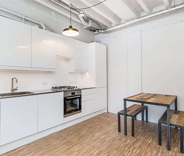 An ideal one bedroom apartment in a stylish converted warehouse. - Photo 1